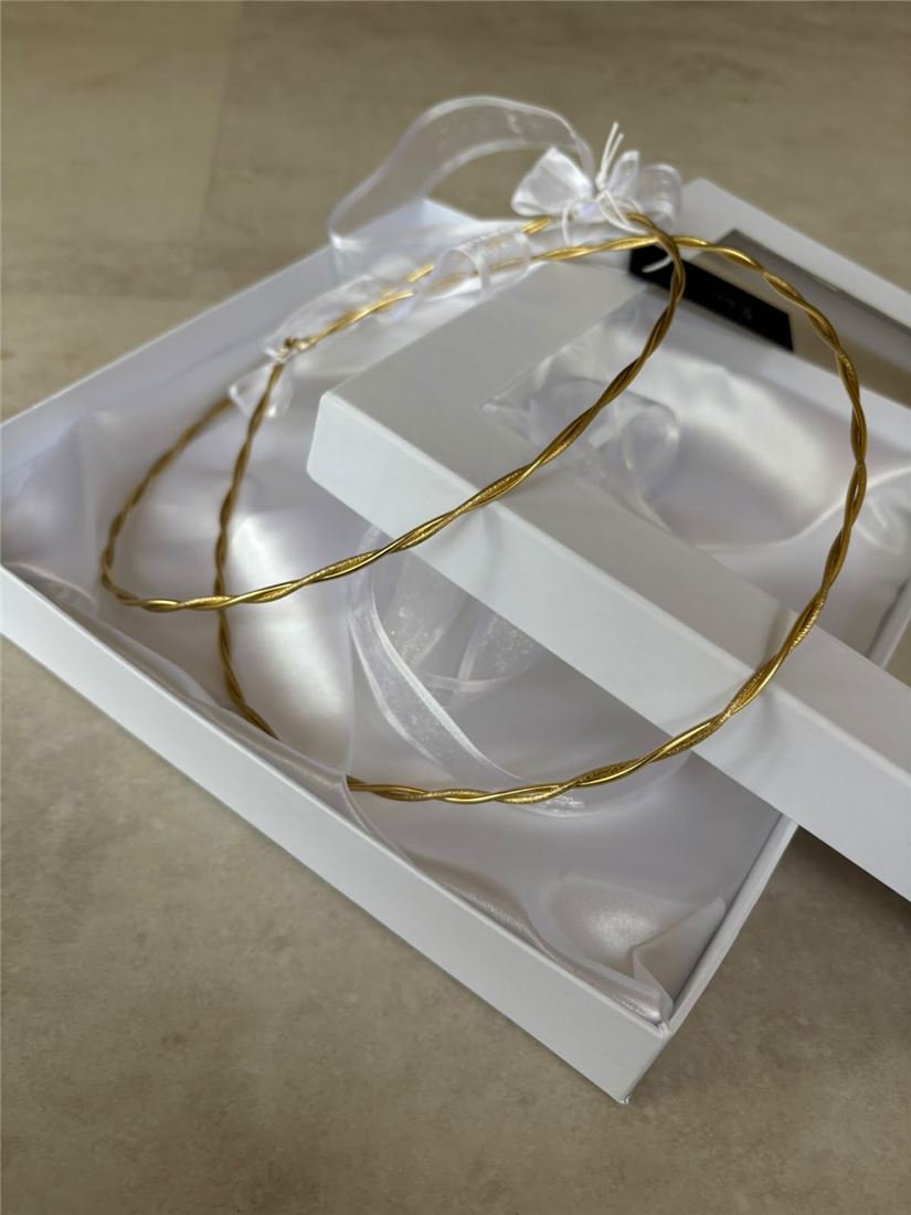 Stefana: schlichte Traukronen aus gedrehtem Gold mit weißem Organzaband in Geschenkbox