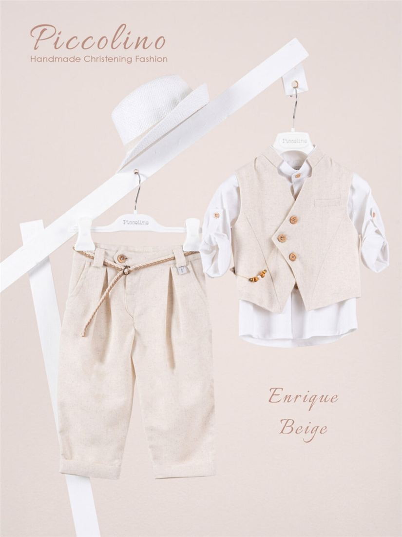 Taufanzug Enrique: beigefarbene Leinenweste mit weißem Hemd, beige Hose mit Kordelgürtel und weißer Hut